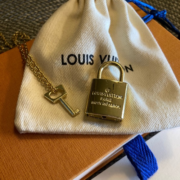 Louis Vuitton Lock & Key Necklace with box - Picture 16 of 17